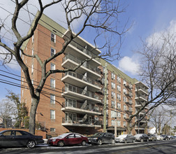 Co-Op in Flushing, NY - Building Photo - Building Photo