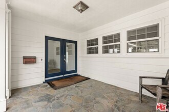 8375 Zitola Terrace in Los Angeles, CA - Building Photo - Building Photo