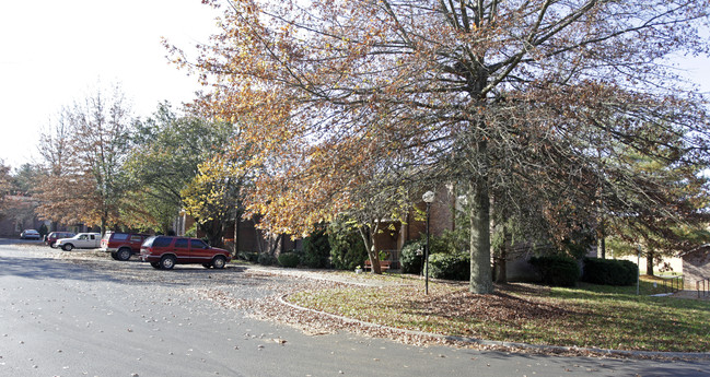 Belle Meade Apartments in Knoxville, TN - Foto de edificio - Building Photo