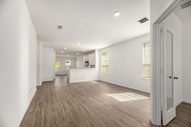 241 Seven Pnes Dr in Willis, TX - Building Photo - Building Photo