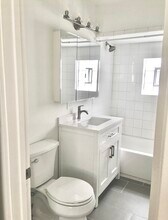 3148 N Clifton Ave, Unit Clifton Unit 2 in Chicago, IL - Foto de edificio - Building Photo