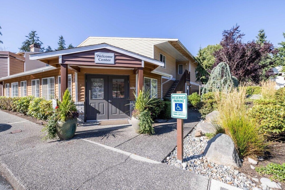Cascadia Pointe in Everett, WA - Building Photo