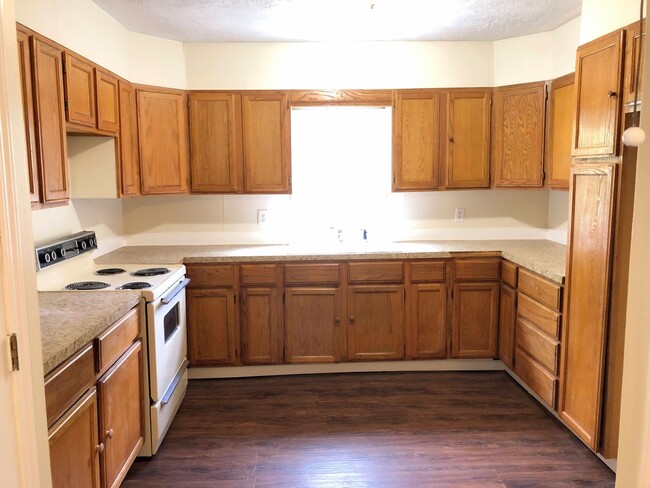 528 N Grandview St in Hutchinson, KS - Building Photo - Building Photo