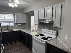 408 Adam St NW in Fort Walton Beach, FL - Foto de edificio - Building Photo