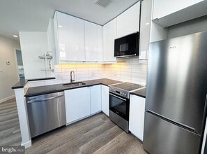 700 Roeder Rd, Unit 103 in Silver Spring, MD - Foto de edificio - Building Photo