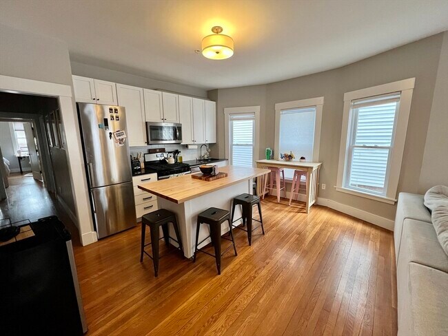 127 Hudson St-Unit -2 in Somerville, MA - Building Photo - Building Photo