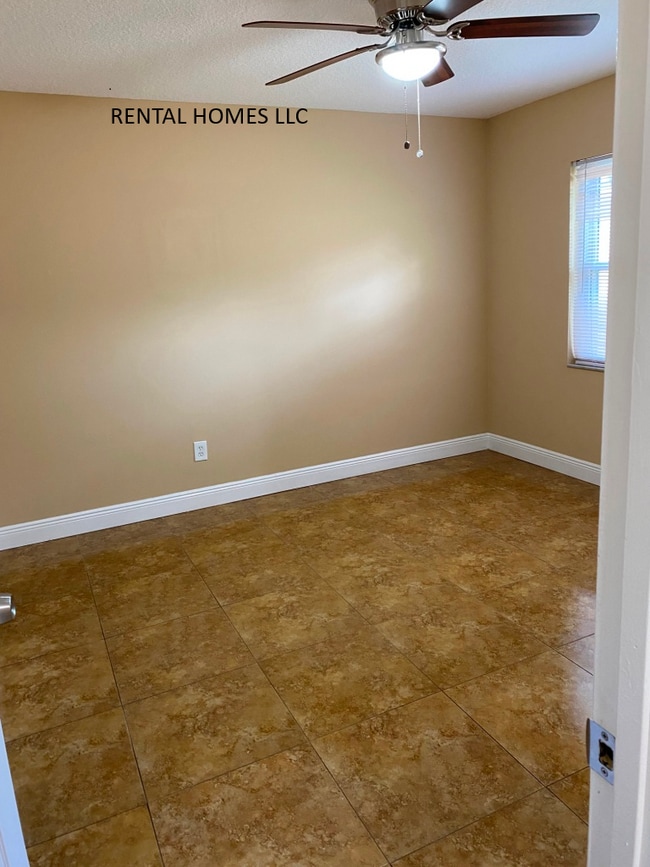 141 Clyde Ave in Longwood, FL - Foto de edificio - Building Photo