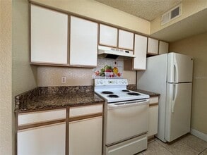 2216 Grand Cayman Ct in Kissimmee, FL - Building Photo - Building Photo