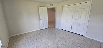 2821 Skyline Blvd in Cape Coral, FL - Building Photo - Building Photo