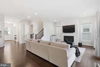 22912 Bubbling Brook Dr in Brambleton, VA - Building Photo - Building Photo