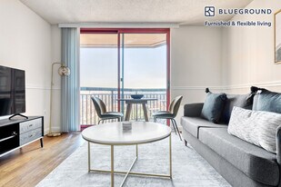 801 15th St S in Arlington, VA - Building Photo