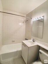 EAST 49 STREET in New York, NY - Foto de edificio - Building Photo