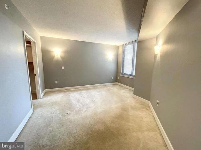 property at 1201 N Garfield St