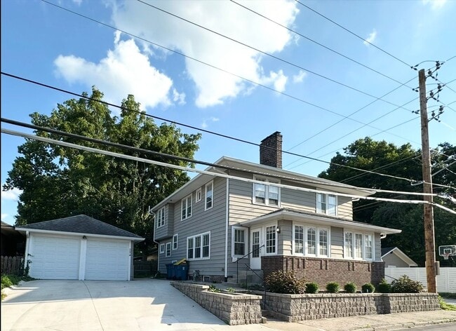 527-527 E 52nd St