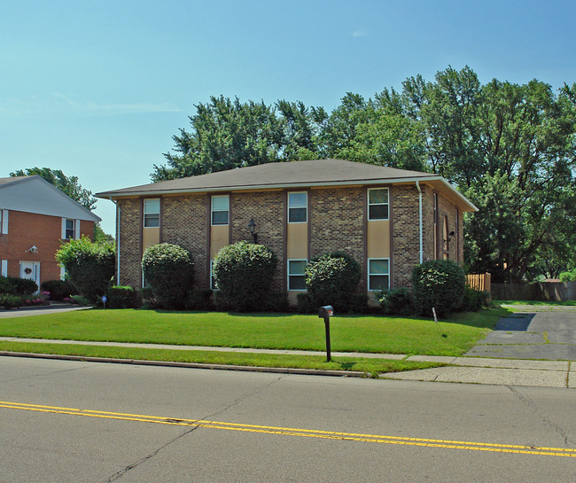 2066 Hewitt Ave in Dayton, OH - Building Photo - Building Photo