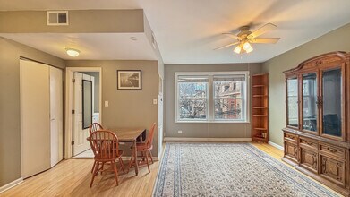 4240 N Clarendon Ave in Chicago, IL - Building Photo - Building Photo