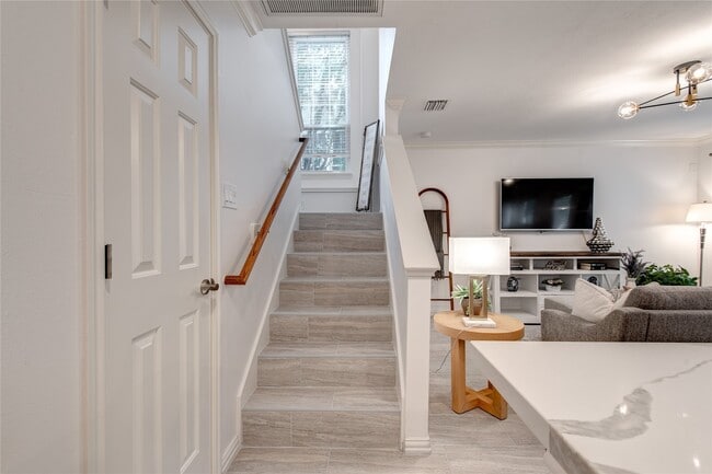 property at 35 N Walden Elms Cir