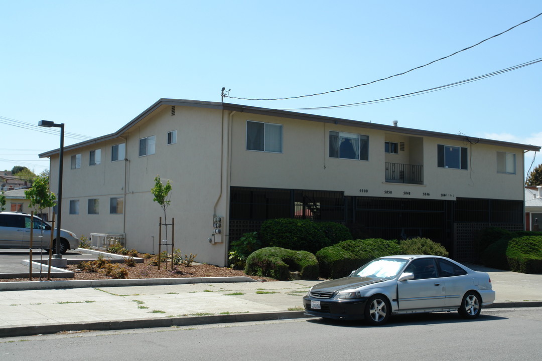 5842-5900 Madison in El Cerrito, CA - Building Photo