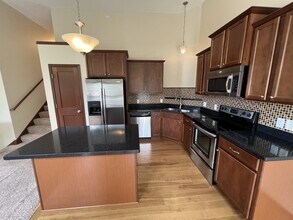 15212 Maryland Ave in Savage, MN - Building Photo - Building Photo