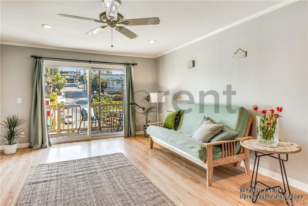 1707 Pacific Coast Hwy in Hermosa Beach, CA - Building Photo