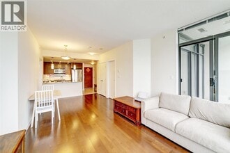 6888 Alderbridge Wy in Richmond, BC - Building Photo - Building Photo