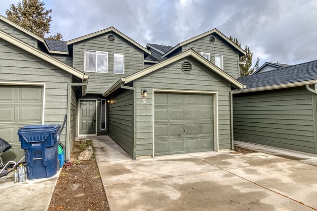 2720 NE Mesa Ct in Bend, OR - Building Photo - Building Photo