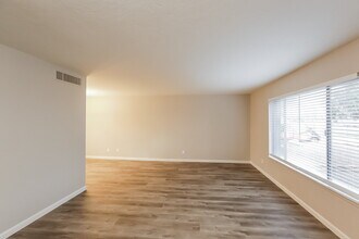 1635 E Apollo Rd in Phoenix, AZ - Building Photo - Building Photo