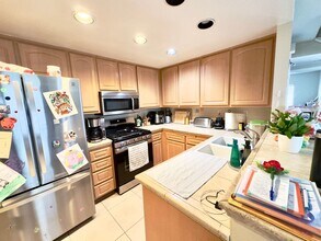 339 Deerfield Ave in Irvine, CA - Building Photo - Building Photo