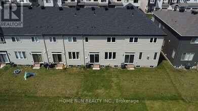 352 Crossway Ter in Ottawa, ON - Building Photo - Building Photo