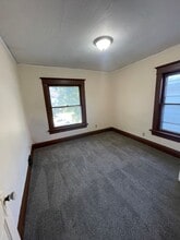 723-723 1/2 South St in Waterloo, IA - Building Photo - Building Photo