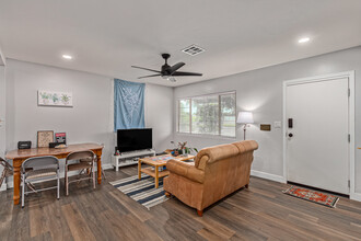 1610 S College Ave in Tempe, AZ - Building Photo - Interior Photo