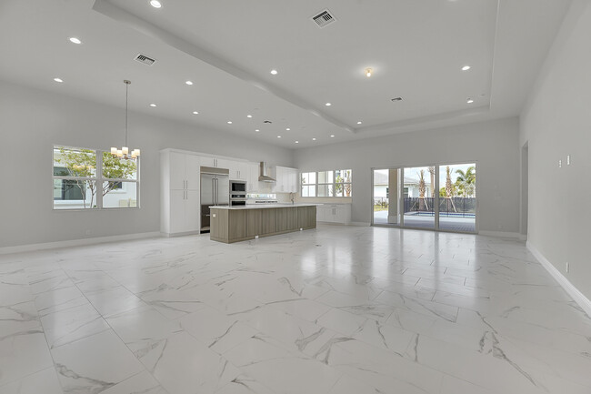9341 Crestview Cir in Palm Beach Gardens, FL - Building Photo - Building Photo