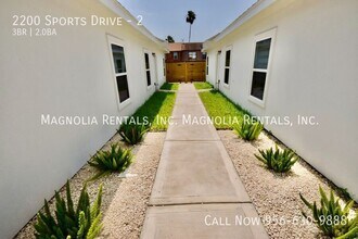 2200 S Sports Dr, Unit 2 in Pharr, TX - Foto de edificio - Building Photo