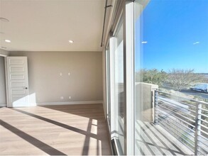 186 Scale in Irvine, CA - Building Photo - Building Photo