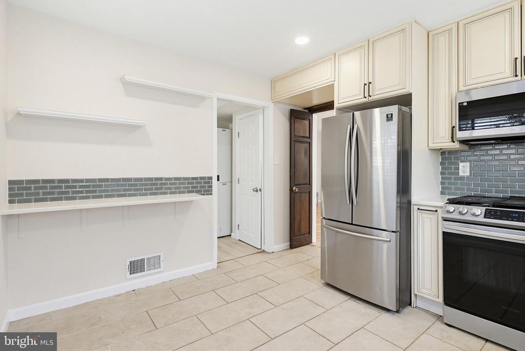 9717 Hedin Dr in Silver Spring, MD - Building Photo