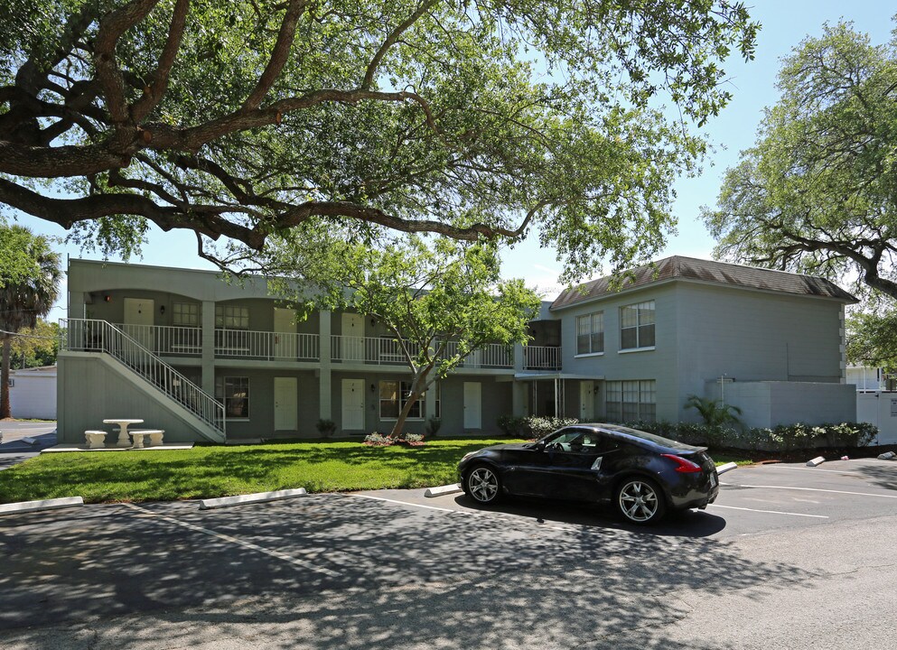4319 W North B St in Tampa, FL - Foto de edificio