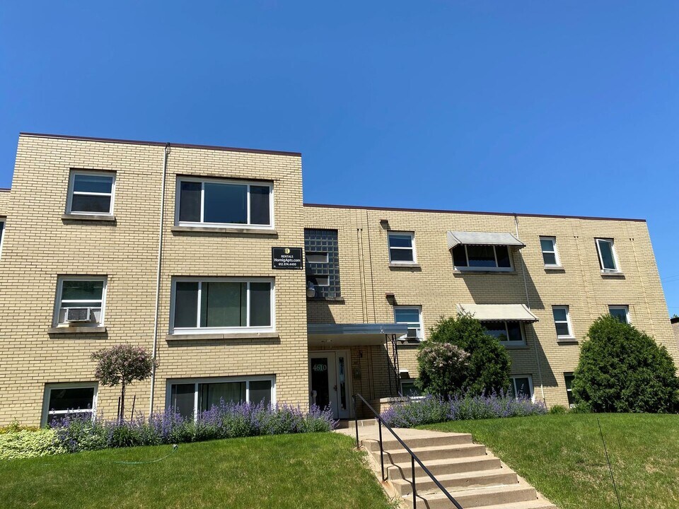 4610 Bryant Ave S in Minneapolis, MN - Foto de edificio