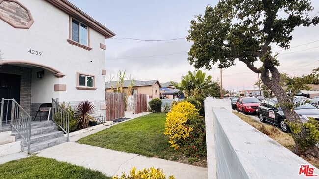 4239 W Broadway in Hawthorne, CA - Building Photo - Building Photo