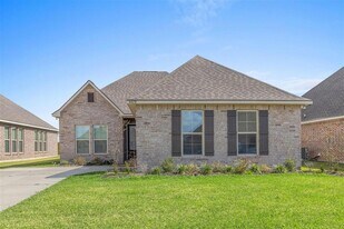 4479 Lakes Edge Dr in Lake Charles, LA - Building Photo