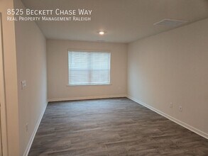 8525 Beckett Chase Wy in Raleigh, NC - Building Photo - Building Photo