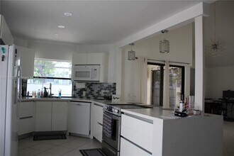 17320 NW 62nd Pl in Hialeah, FL - Building Photo - Building Photo