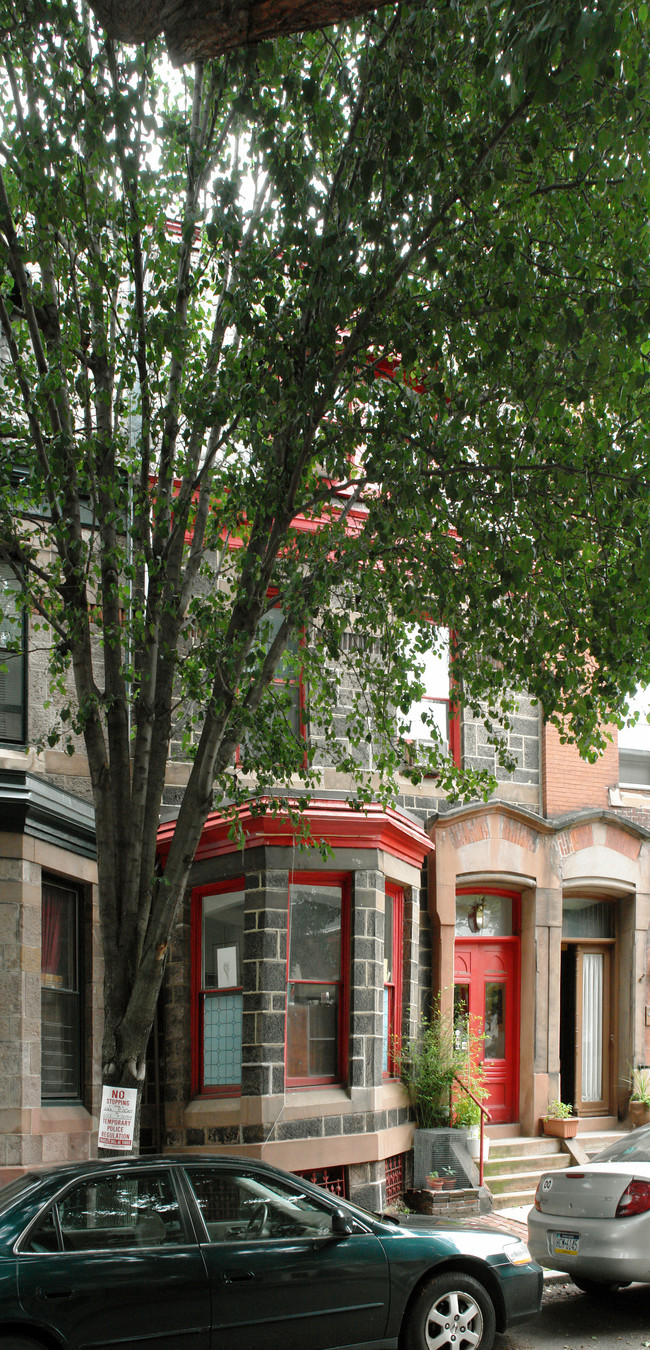 2303 Delancey Pl in Philadelphia, PA - Building Photo - Building Photo