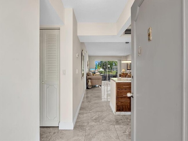 2801 NW 47th Terrace in Lauderdale Lakes, FL - Building Photo - Building Photo