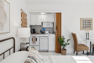 811 York St, Unit 326 in Oakland, CA - Foto de edificio - Building Photo