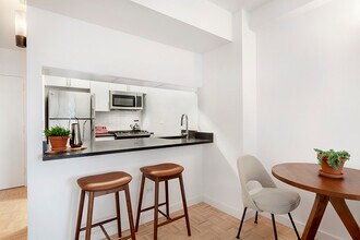 200 East 87th Street in New York, NY - Foto de edificio - Interior Photo