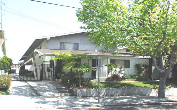 837 Victor Ave in Inglewood, CA - Foto de edificio - Building Photo