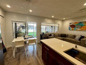 804 208th Cir in Pembroke Pines, FL - Building Photo - Building Photo