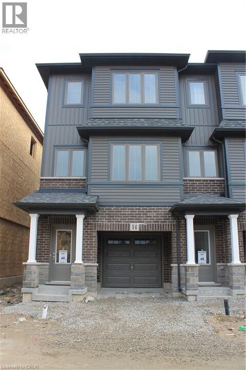 124 Compass Trail in Cambridge, ON - Building Photo