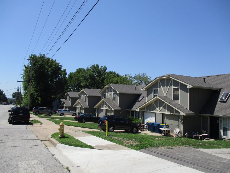 Gallatin 8-Plex in Liberty, MO - Building Photo