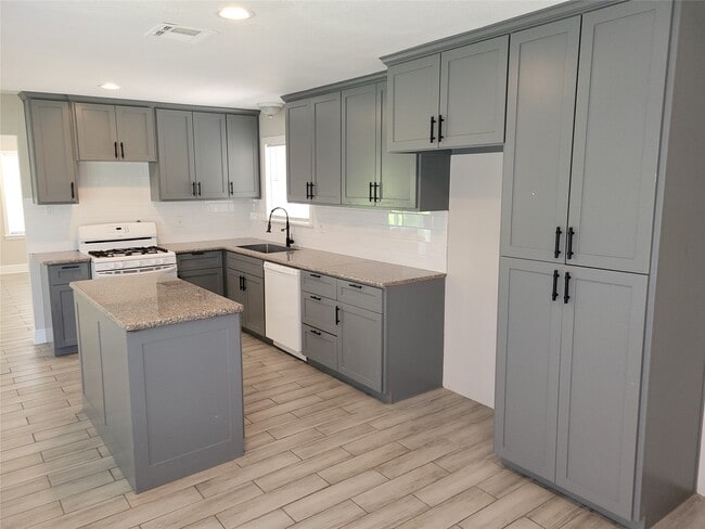 7803 Broadview Dr in Houston, TX - Building Photo - Building Photo